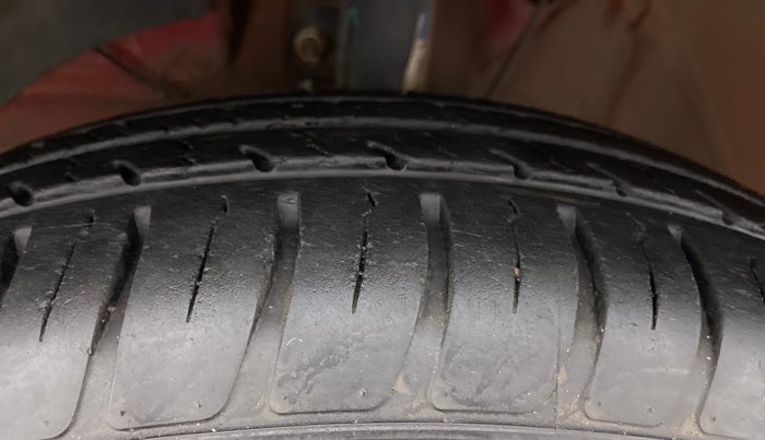 2018 Maruti Swift VXI AMT, Petrol, Automatic, 33,616 km, Left Front Tyre Tread