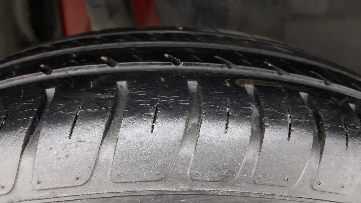 2018 Maruti Swift VXI AMT, Petrol, Automatic, 33,616 km, Right Rear Tyre Tread