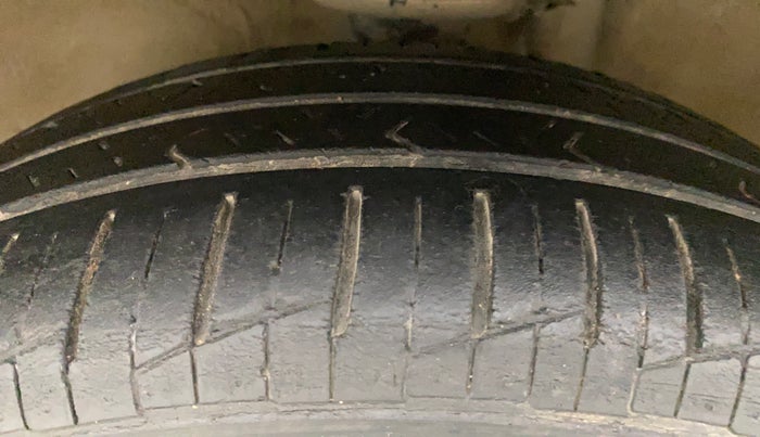 2012 Maruti Alto LXI, Petrol, Manual, 62,334 km, Left Front Tyre Tread