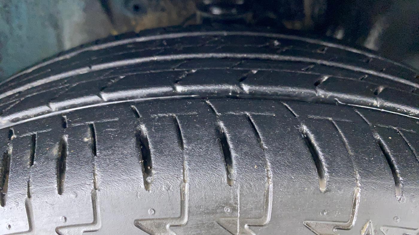 2018 Maruti IGNIS DELTA 1.2 K12 AMT, Petrol, Automatic, 44,650 km, Right Front Tyre Tread