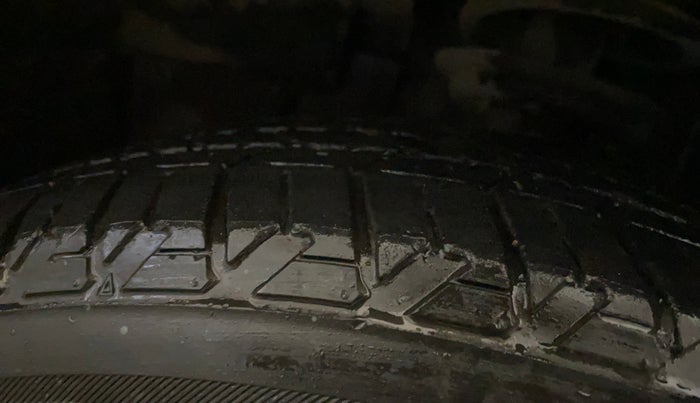 2022 Jeep MERIDIAN LIMITED (O) 4X4 AT, Diesel, Automatic, 36,602 km, Left Front Tyre Tread