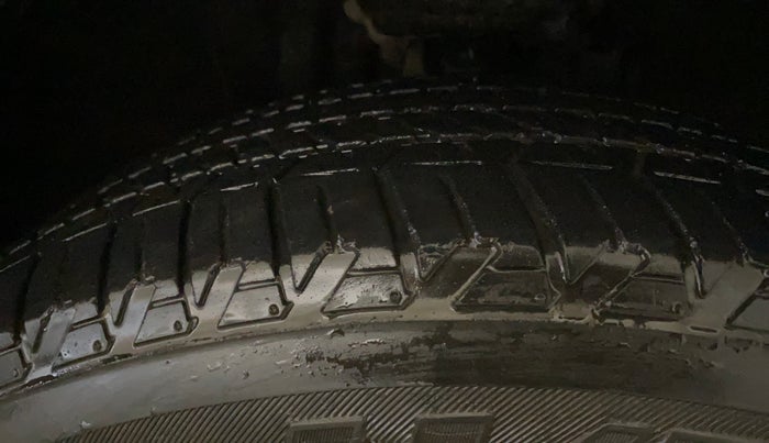 2022 Jeep MERIDIAN LIMITED (O) 4X4 AT, Diesel, Automatic, 36,602 km, Right Front Tyre Tread