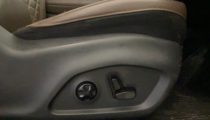 2022 Jeep MERIDIAN LIMITED (O) 4X4 AT, Diesel, Automatic, 36,602 km, Driver Side Adjustment Panel