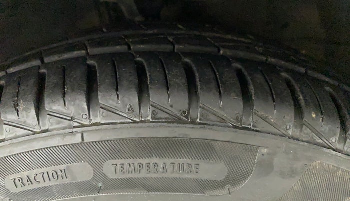 2011 Hyundai i10 MAGNA 1.2, Petrol, Manual, 31,584 km, Left Front Tyre Tread
