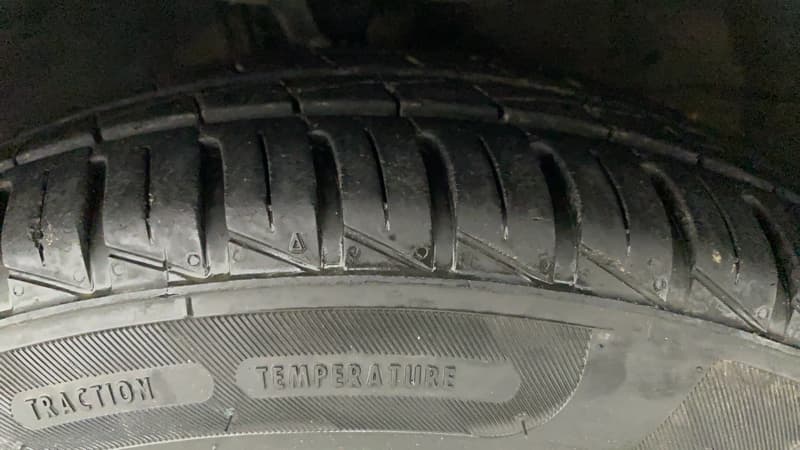 2011 Hyundai i10 MAGNA 1.2, Petrol, Manual, 31,584 km, Right Front Tyre Tread