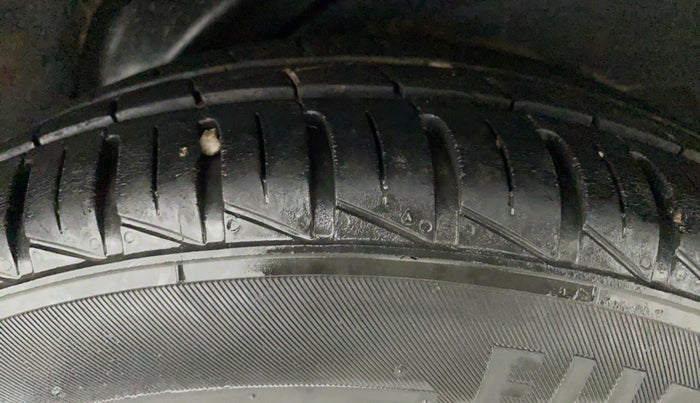 2011 Hyundai i10 MAGNA 1.2, Petrol, Manual, 31,584 km, Right Rear Tyre Tread