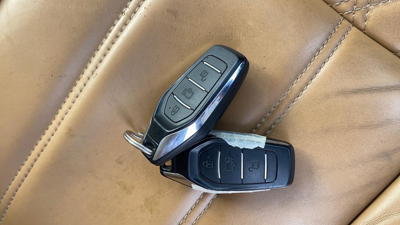 2019 Mahindra XUV500 W11 (O) AWD, Diesel, Manual, 63,104 km, Key Close Up