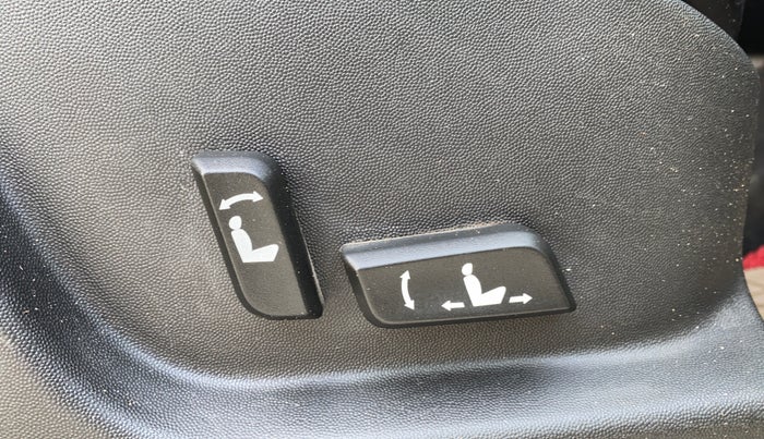 2019 Mahindra XUV500 W11 (O) AWD, Diesel, Manual, 63,104 km, Driver Side Adjustment Panel