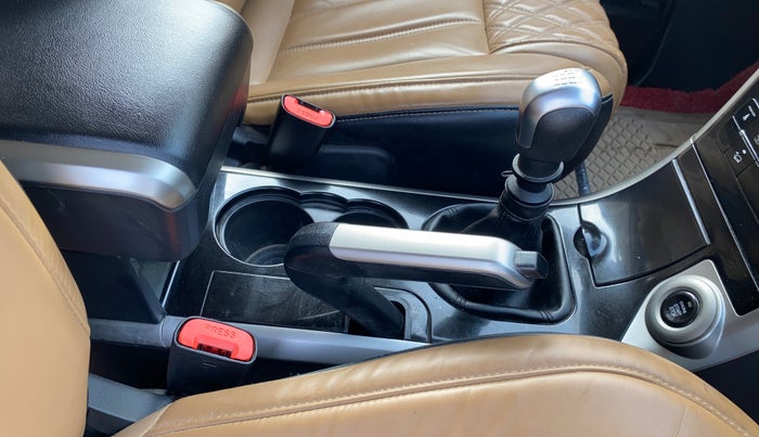 2019 Mahindra XUV500 W11 (O) AWD, Diesel, Manual, 63,104 km, Gear Lever