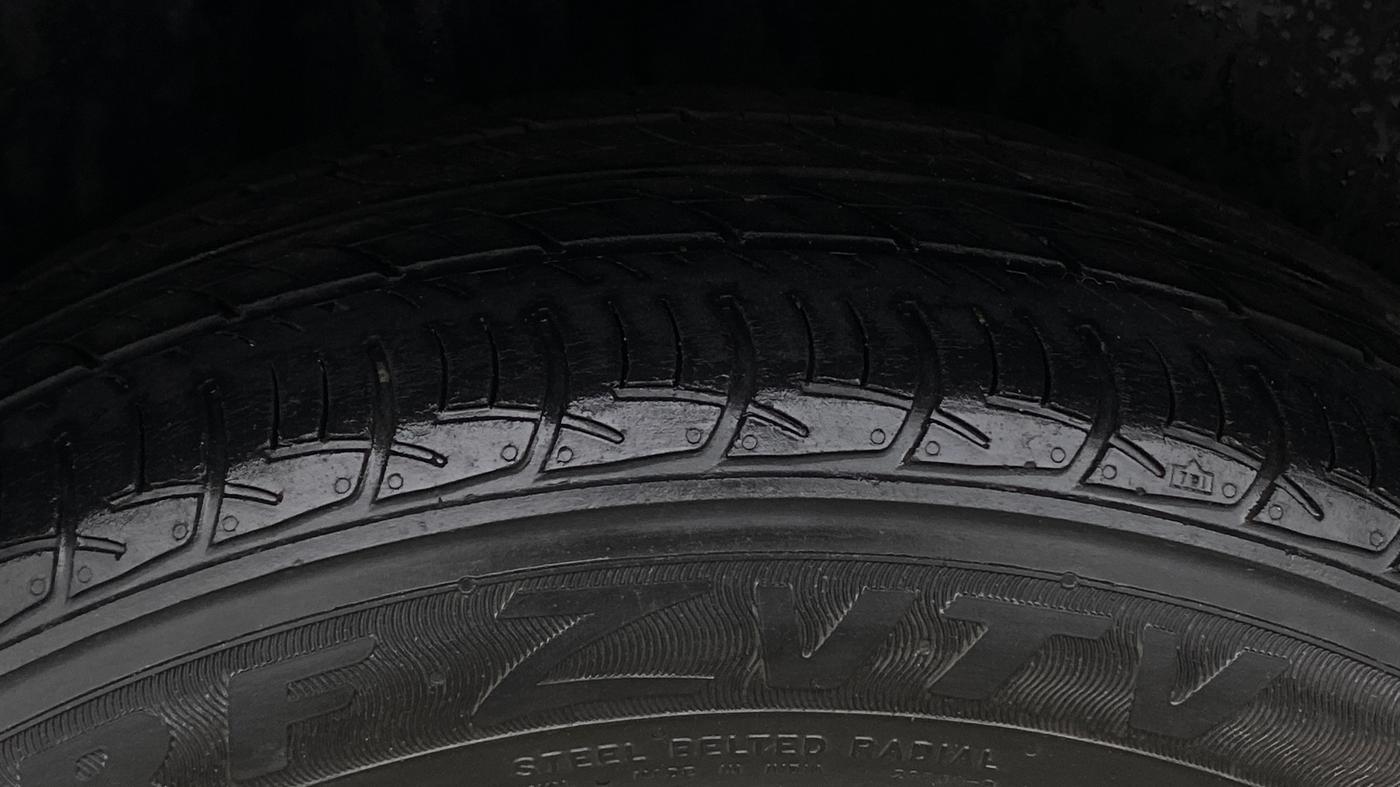 2017 Volkswagen Polo HIGHLINE1.2L, Petrol, Manual, 40,215 km, Right Rear Tyre Tread