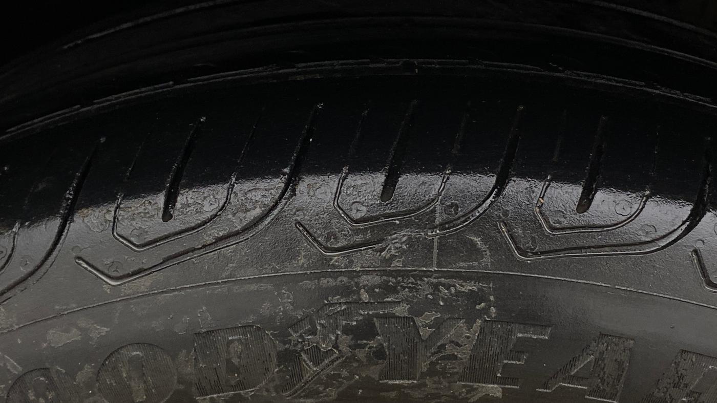 2017 Volkswagen Polo HIGHLINE1.2L, Petrol, Manual, 40,215 km, Left Front Tyre Tread