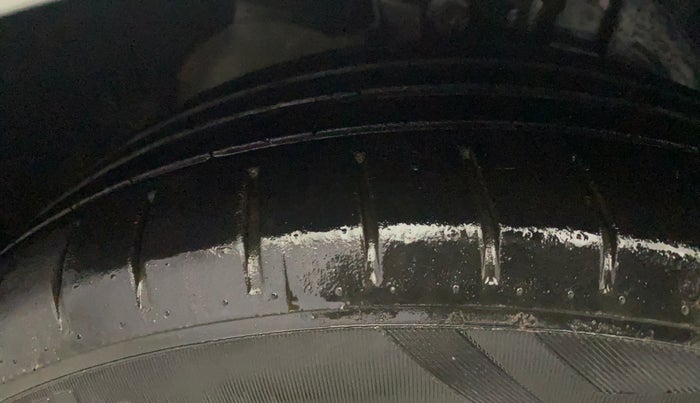 2021 Ford Figo Aspire TITANIUM 1.2 PETROL, Petrol, Manual, 18,055 km, Right Front Tyre Tread