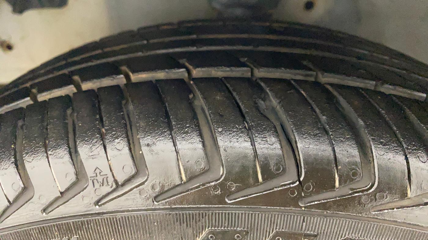 2018 Hyundai Eon ERA PLUS, Petrol, Manual, 45,926 km, Left Front Tyre Tread