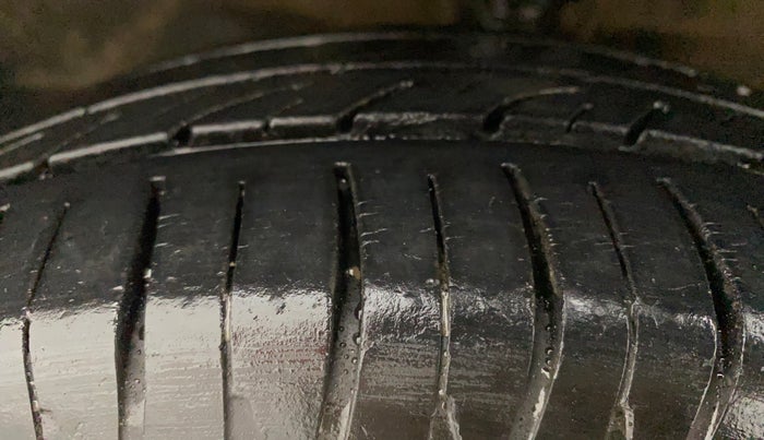 2016 Maruti Wagon R 1.0 VXI AMT, Petrol, Automatic, 55,192 km, Left Front Tyre Tread