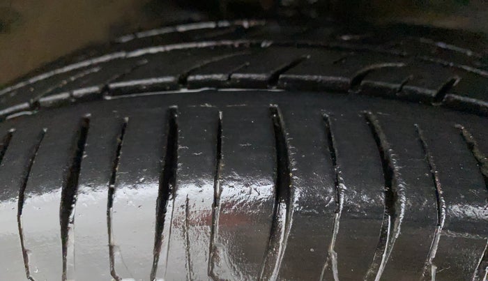 2016 Maruti Wagon R 1.0 VXI AMT, Petrol, Automatic, 55,192 km, Right Front Tyre Tread