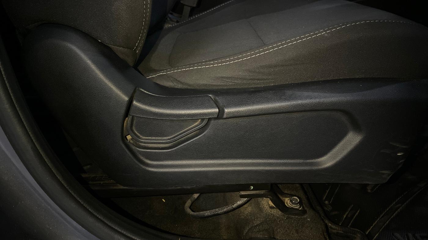 2022 Hyundai VENUE S 1.2, Petrol, Manual, 68,356 km, Driver Side Adjustment Panel