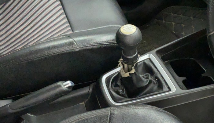 2018 Maruti Swift VXI, Petrol, Manual, 80,505 km, Gear lever - Boot cover slightly torn