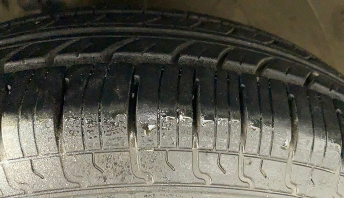 2018 Maruti Swift VXI, Petrol, Manual, 80,505 km, Left Front Tyre Tread