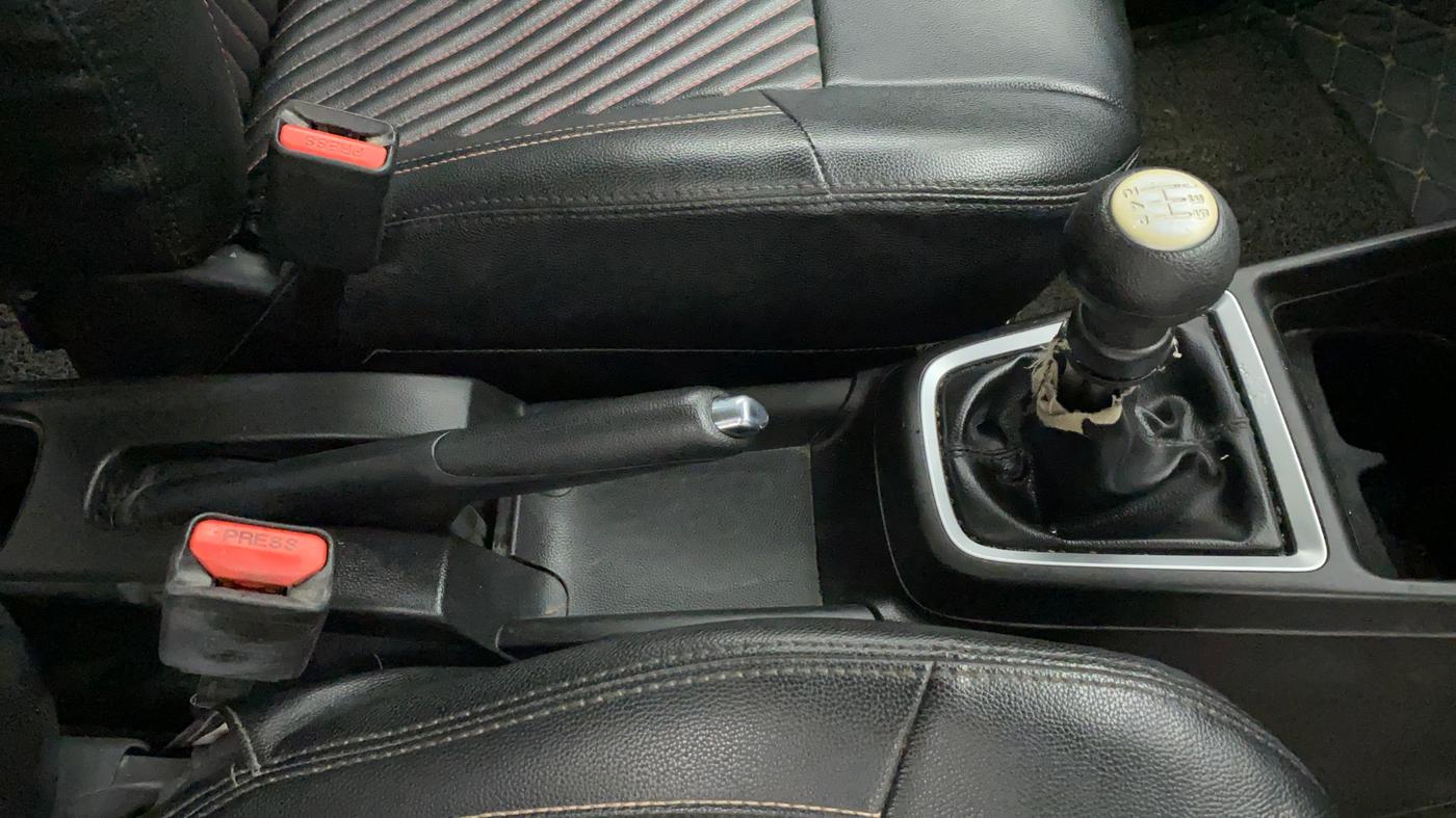 2018 Maruti Swift VXI, Petrol, Manual, 80,505 km, Gear Lever