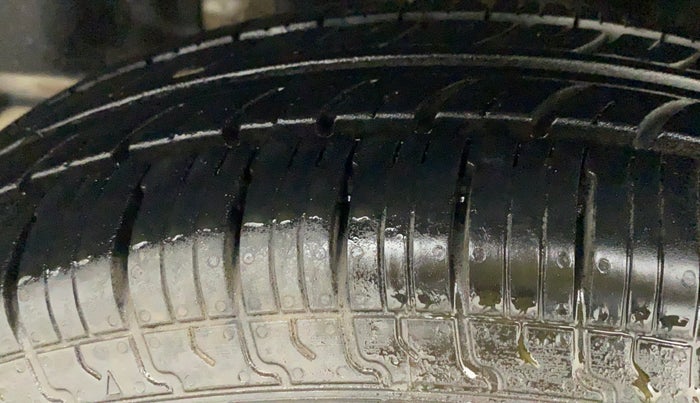 2018 Maruti Swift VXI, Petrol, Manual, 80,505 km, Right Rear Tyre Tread
