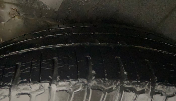 2014 Hyundai i10 SPORTZ 1.1, Petrol, Manual, 28,564 km, Right Rear Tyre Tread