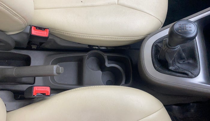 2014 Hyundai i10 SPORTZ 1.1, Petrol, Manual, 28,564 km, Gear Lever