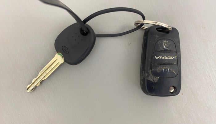 2014 Hyundai i10 SPORTZ 1.1, Petrol, Manual, 28,564 km, Key Close Up