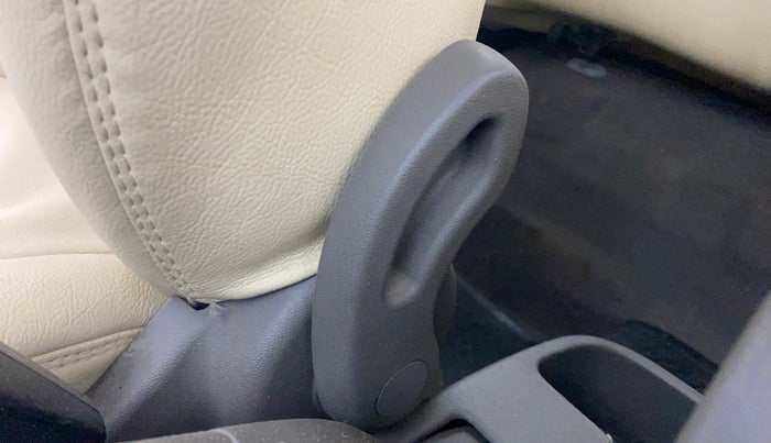 2014 Hyundai i10 SPORTZ 1.1, Petrol, Manual, 28,564 km, Driver Side Adjustment Panel