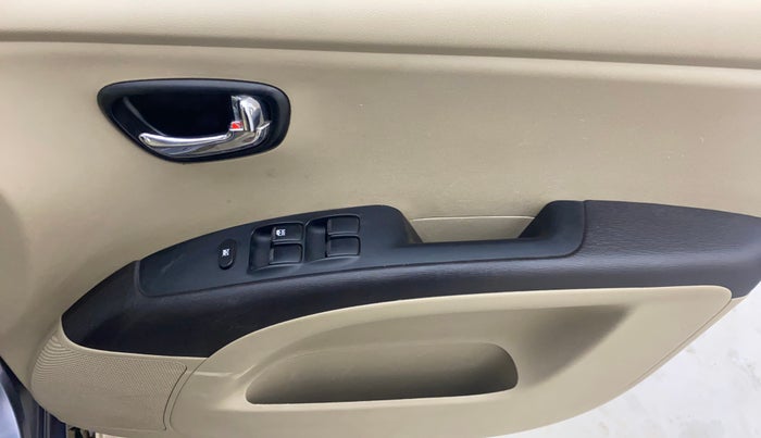 2014 Hyundai i10 SPORTZ 1.1, Petrol, Manual, 28,564 km, Driver Side Door Panels Control