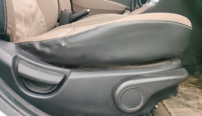 2014 Hyundai Xcent S (O) 1.2, Petrol, Manual, 1,03,307 km, Driver Side Adjustment Panel