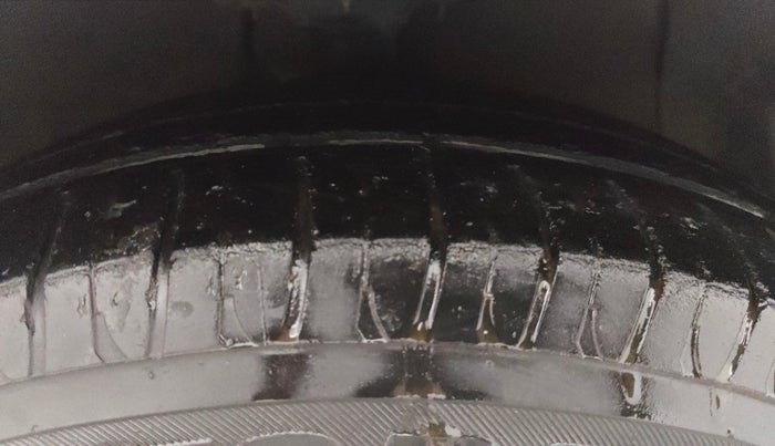 2014 Hyundai Xcent S (O) 1.2, Petrol, Manual, 1,03,307 km, Right Front Tyre Tread