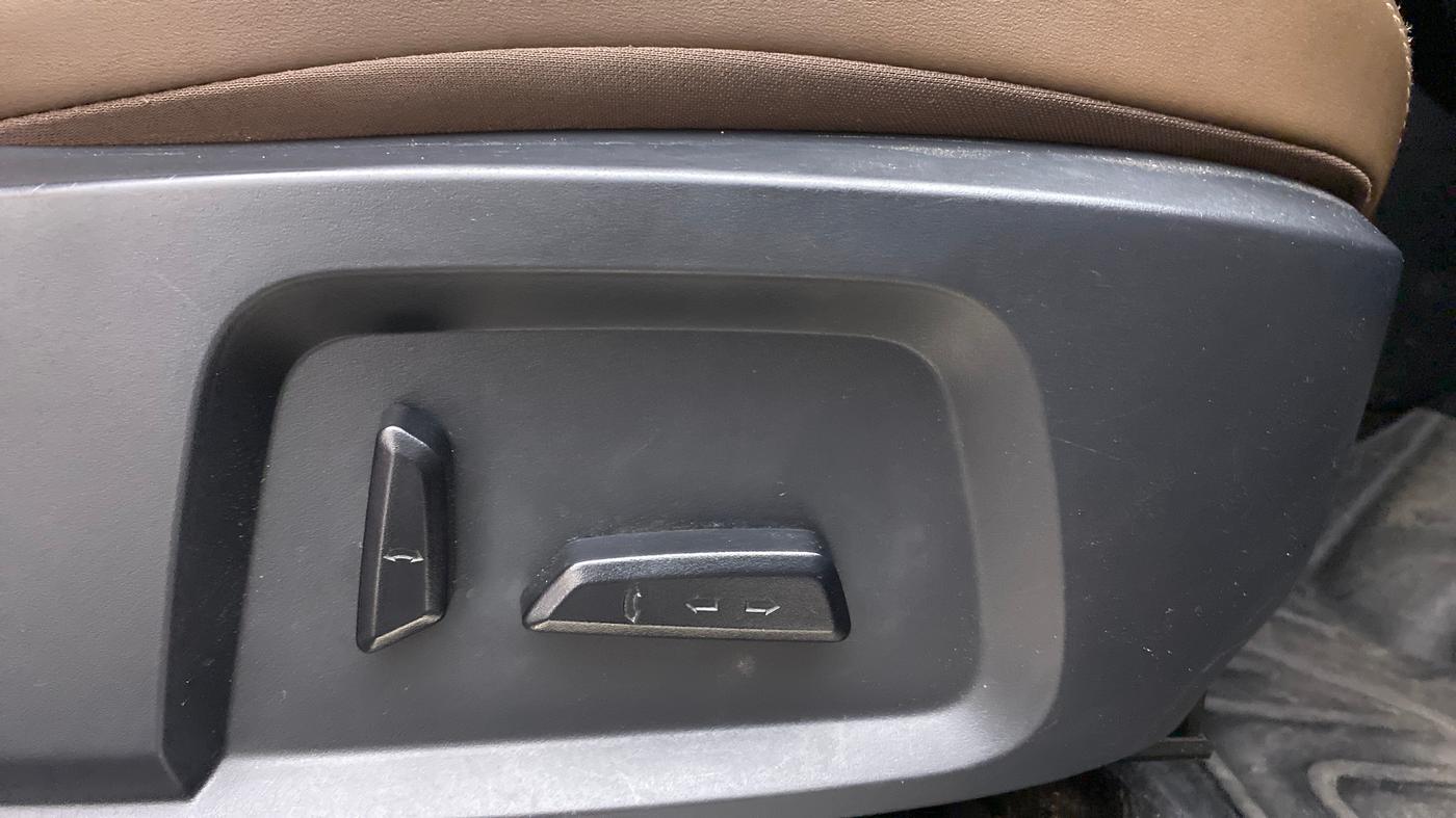 2020 Tata Harrier XZA PLUS 2.0L, Diesel, Automatic, 74,344 km, Driver Side Adjustment Panel