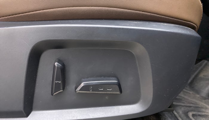 2020 Tata Harrier XZA PLUS 2.0L, Diesel, Automatic, 74,344 km, Driver Side Adjustment Panel