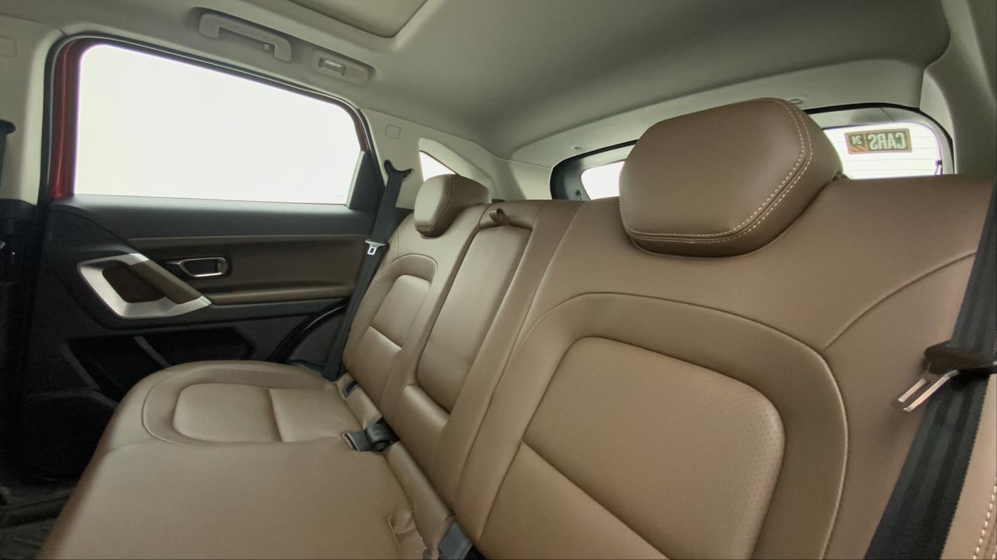 2020 Tata Harrier XZA PLUS 2.0L, Diesel, Automatic, 74,344 km, Right Side Rear Door Cabin