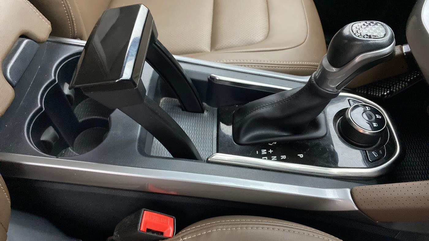 2020 Tata Harrier XZA PLUS 2.0L, Diesel, Automatic, 74,344 km, Gear Lever