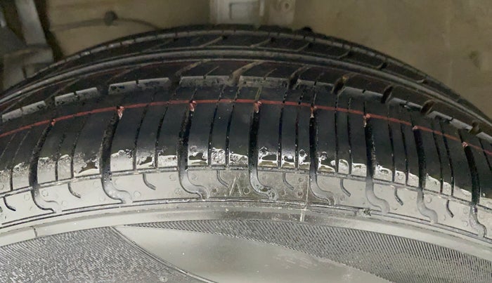 2011 Maruti Swift ZXI, Petrol, Manual, 93,223 km, Left Front Tyre Tread