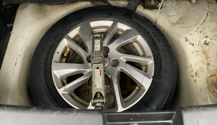 2011 Maruti Swift ZXI, Petrol, Manual, 93,223 km, Dicky (Boot door) - Tool missing