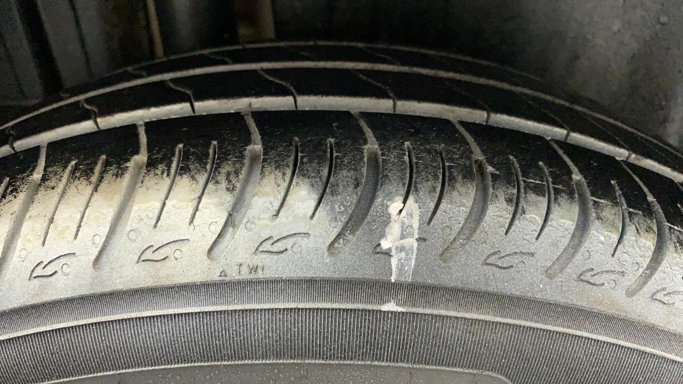 2011 Maruti Swift ZXI, Petrol, Manual, 93,223 km, Right Rear Tyre Tread