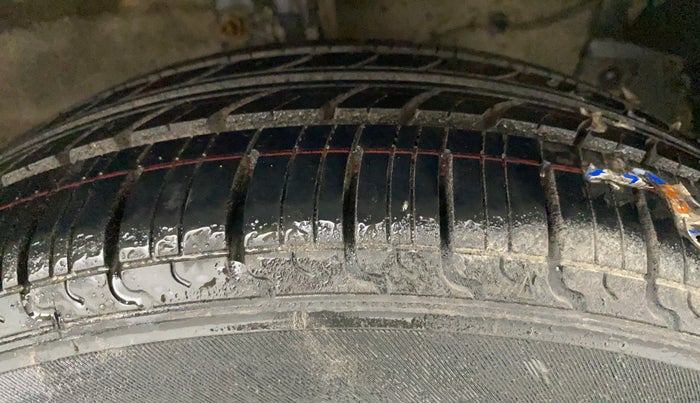 2011 Maruti Swift ZXI, Petrol, Manual, 93,223 km, Right Front Tyre Tread