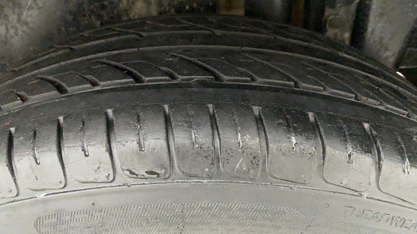 2011 Maruti Swift ZXI, Petrol, Manual, 93,223 km, Left Rear Tyre Tread
