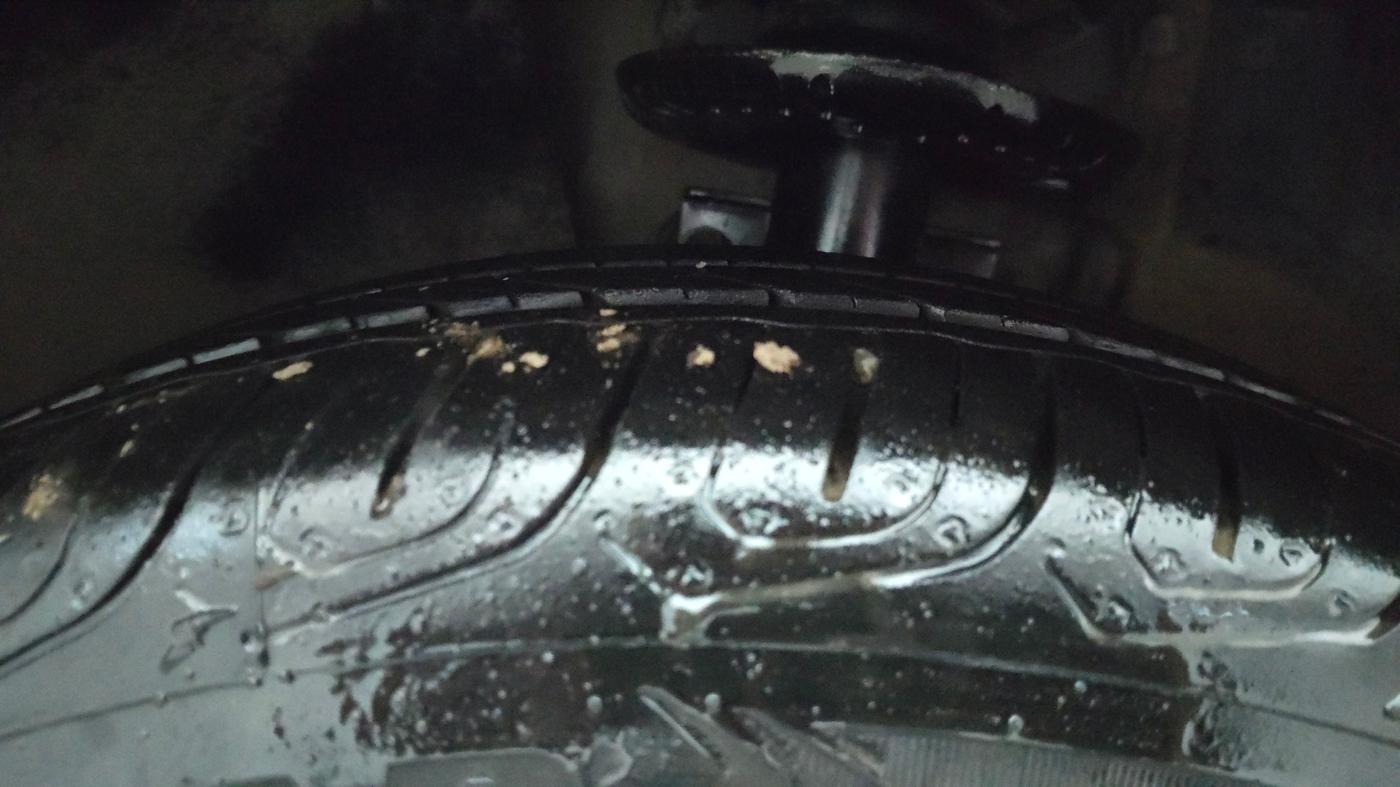 2016 Skoda Rapid 1.5 TDI CR STYLE PLUS AT, Diesel, Automatic, 1,11,375 km, Left Front Tyre Tread