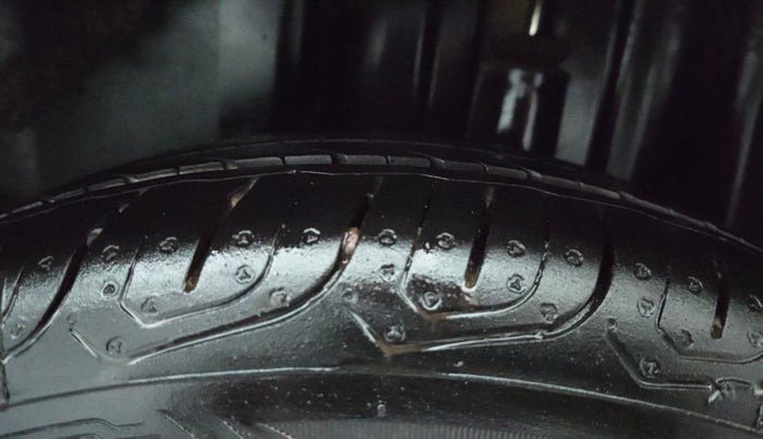 2016 Skoda Rapid 1.5 TDI CR STYLE PLUS AT, Diesel, Automatic, 1,11,375 km, Left Rear Tyre Tread