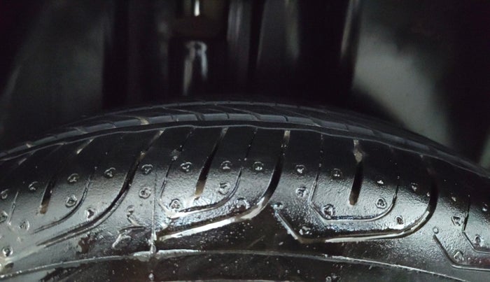 2016 Skoda Rapid 1.5 TDI CR STYLE PLUS AT, Diesel, Automatic, 1,11,375 km, Right Rear Tyre Tread