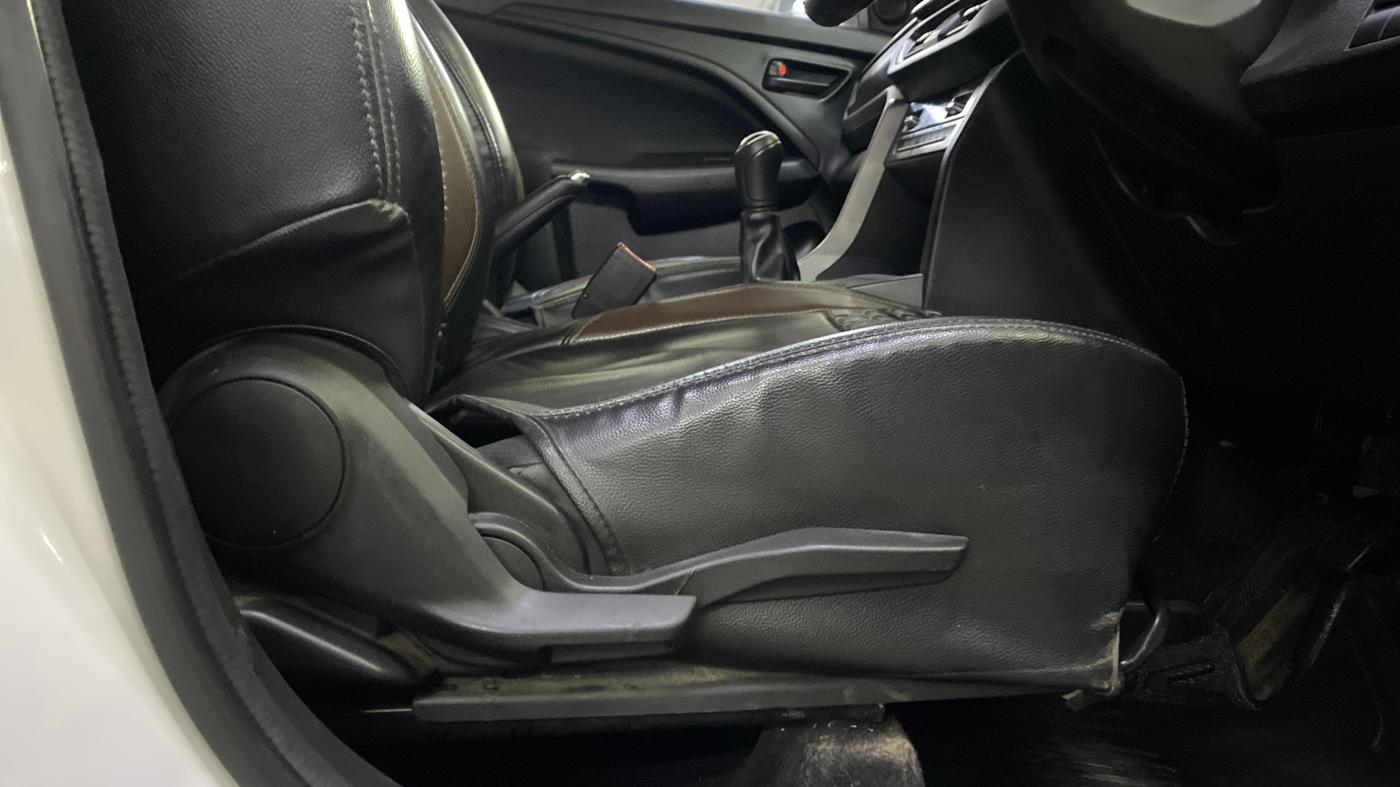2023 Maruti BREZZA VXI, Petrol, Manual, 78,480 km, Driver Side Adjustment Panel