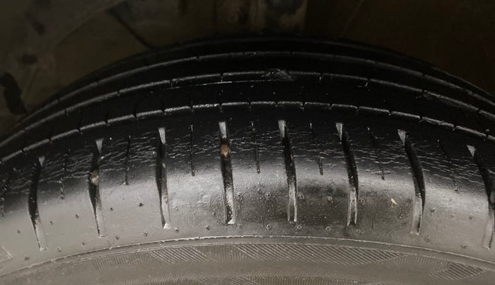 2021 Maruti Baleno ZETA PETROL 1.2, Petrol, Manual, 30,267 km, Left Front Tyre Tread