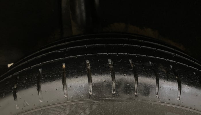 2021 Maruti Baleno ZETA PETROL 1.2, Petrol, Manual, 30,267 km, Right Rear Tyre Tread