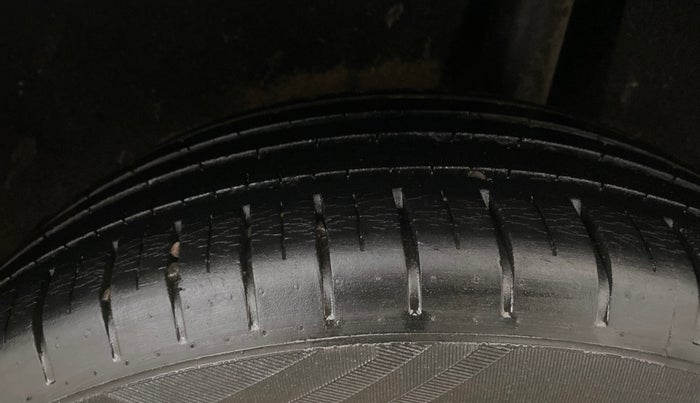 2021 Maruti Baleno ZETA PETROL 1.2, Petrol, Manual, 30,267 km, Left Rear Tyre Tread