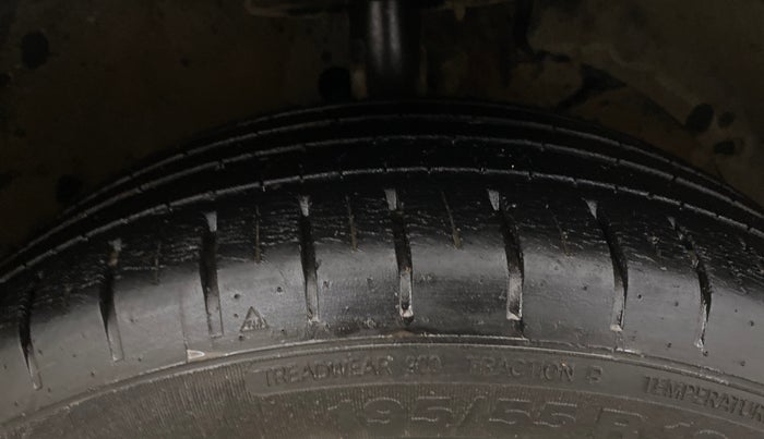 2021 Maruti Baleno ZETA PETROL 1.2, Petrol, Manual, 30,267 km, Right Front Tyre Tread