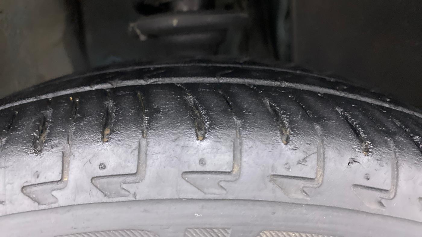 2017 Maruti IGNIS ZETA 1.2 AMT, Petrol, Automatic, 42,430 km, Right Front Tyre Tread