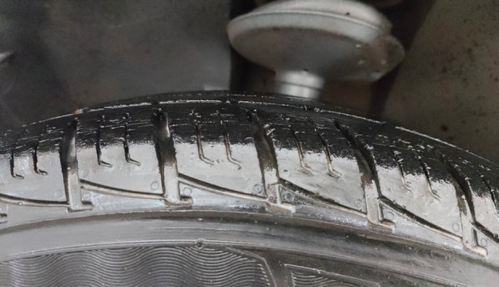 2018 Renault Duster RXS PETROL, Petrol, Manual, 32,776 km, Left Front Tyre Tread